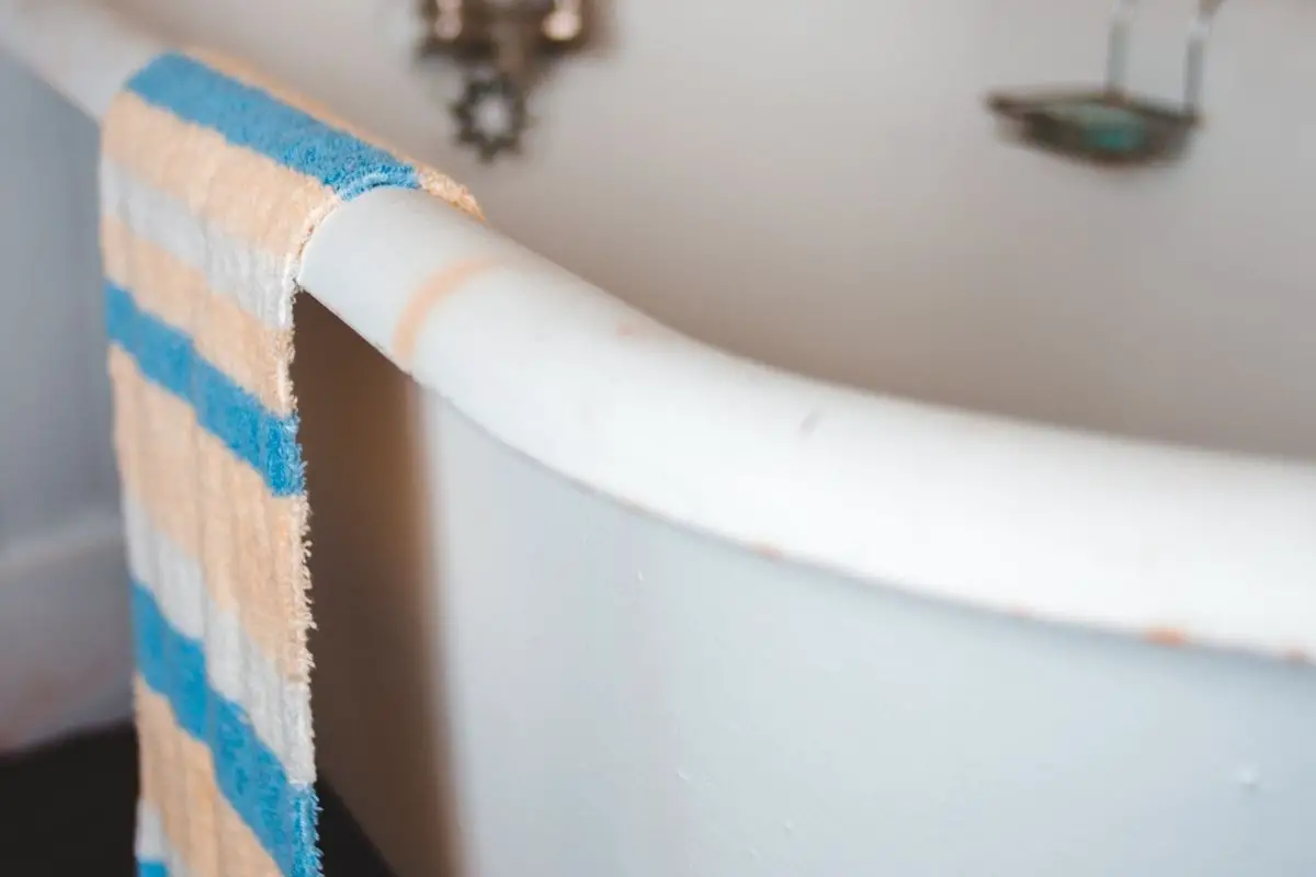 Will Bath Bombs Stain My Tub? DIY products 101