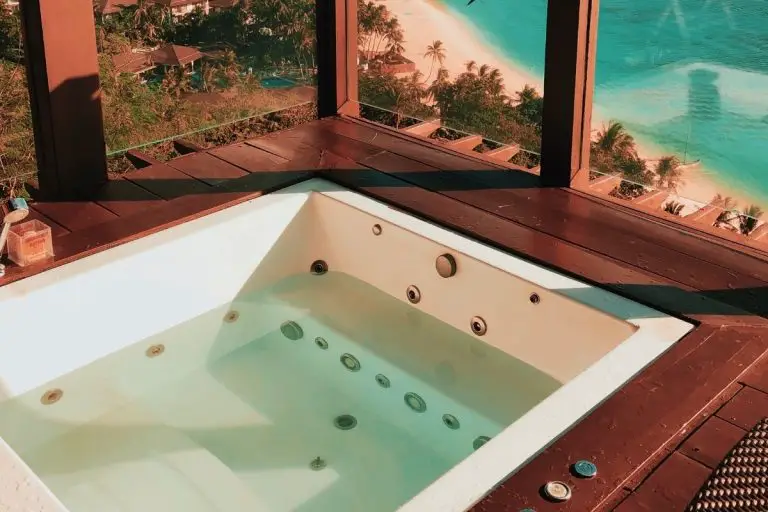 Are bath bombs safe to use in jacuzzi tubs? DIY products 101