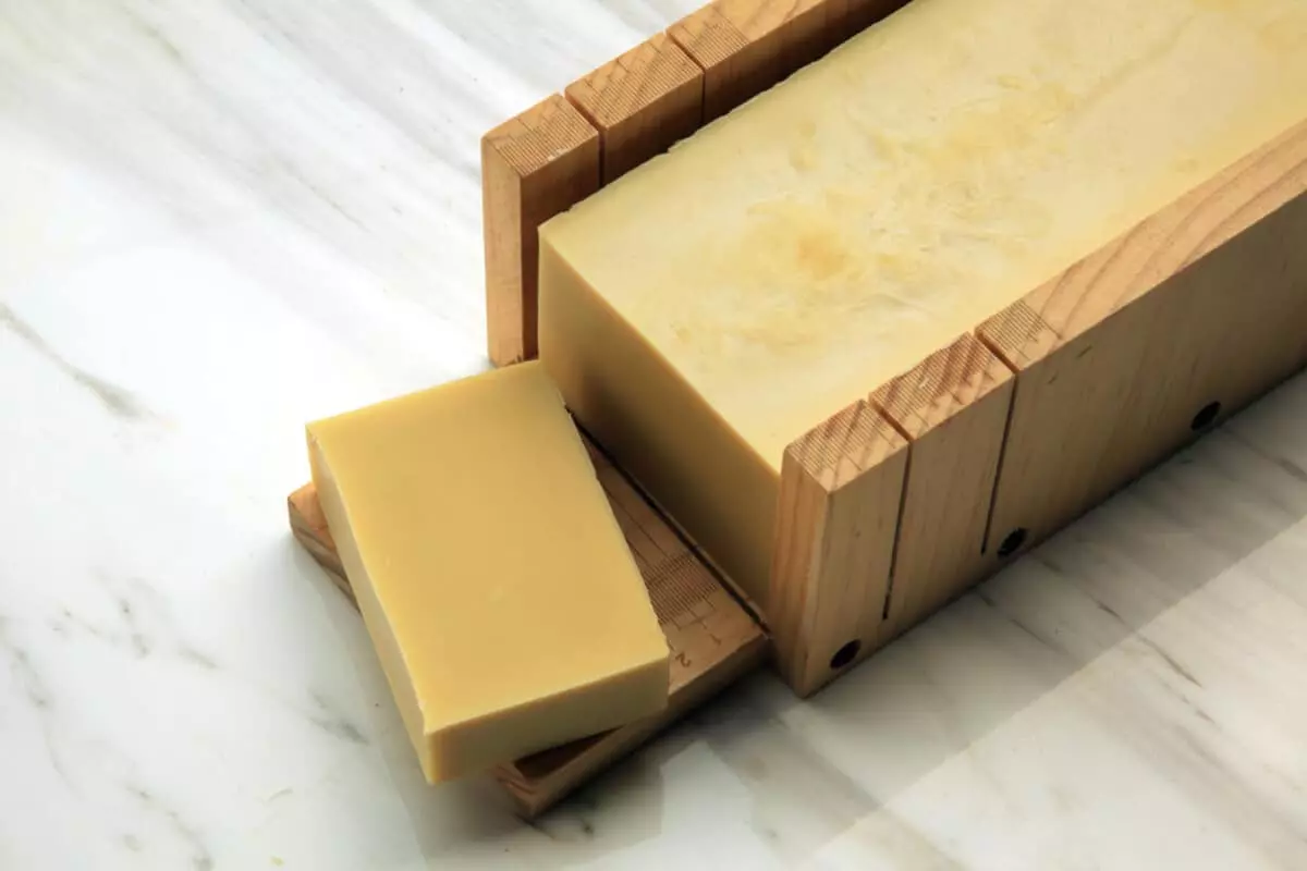 How Much Does a Bar of Soap Weigh? DIY products 101